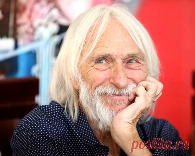 САҲНАДАГИ ХУРРАК