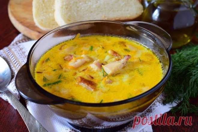 Сырный суп с копченой курицей ⠀Вкуснейший сырный суп с легкой копченой ноткой - отличный вариант повседневного первого блюда для всей семьи.⠀⠀Ингредиенты:Картофель - 3 шт. Сыр плавленный - 80 г Куриное бедро копченое - 1 шт. Лук -…