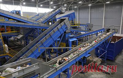 В ЛНР откроют новые полигоны ТБО и мусороперерабатывающие заводы в 2026 году. По словам главы региона Леонида Пасечника, в ЛНР закуплено достаточное количество техники и мусорных баков