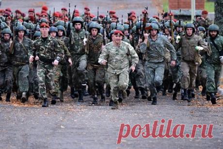 В Белоруссии создадут подразделения для борьбы с ДРГ. Министерство внутренних дел (МВД) Белоруссии займется созданием спецподразделений, которые будут ориентированы на борьбу с диверсионно-разведывательными группами и работу с беспилотниками. Туда будут включать только военнослужащих-контрактников. Об этом рассказал глава ведомства Иван Кубраков.