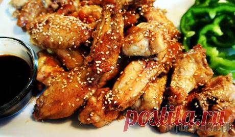 Поджарка из зайчатины.
Поджарка из зайчатины
Ароматное, вкусное блюдо корейской кухни! Если не найдете для его приготовления заячьего мяса - не беда, можно приготовить мясо кролика, также будет аппетитно и вкусно. Для поджарки понадобится лук, соевый соус и чеснок, сахар, масло и немного соленого кунжута. Приятного!