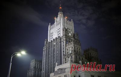 МИД РФ: поощрение США воинственного настроя Украины затрудняет поиск путей урегулирования. По словам официального представителя дипведомства Марии Захаровой, фальшивые призывы США к мирным переговорам по Украине не имеют под собой ничего, кроме лицемерия и попыток нанести РФ "стратегическое поражение"