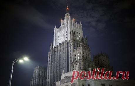 МИД РФ: поощрение США воинственного настроя Украины затрудняет поиск путей урегулирования. По словам официального представителя дипведомства Марии Захаровой, фальшивые призывы США к мирным переговорам по Украине не имеют под собой ничего, кроме лицемерия и попыток нанести РФ &quot;стратегическое поражение&quot;