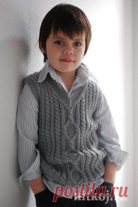 Безрукавка мальчику спицами
Описание: http://nitkoj.ru/bezrukavochki/1499-bezrukavka-malchiku-spicami.html