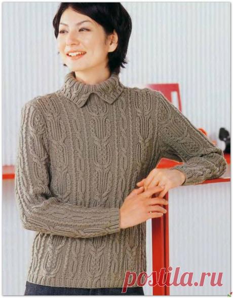 Пуловер с воротничком.