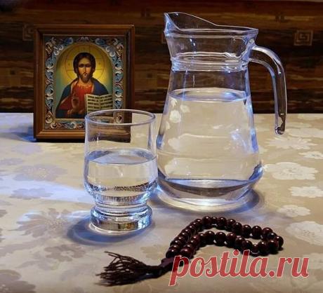 Лечение рака крещенской вод... - блог пользователя Иля Чернова - медиаплатформа МирТесен Лечение рака крещенской водой: :На Крещение (19 января) идут рано утром к озеру или к реке и рубят прорубь. Из проруби берут воду, но не черпаком, а с иконы, т. е. льют на икону воду, а то, что с нее стекает, должно сливаться в кувшин или ведро. Дома на эту водицу наводят заговор и затем ею умывают