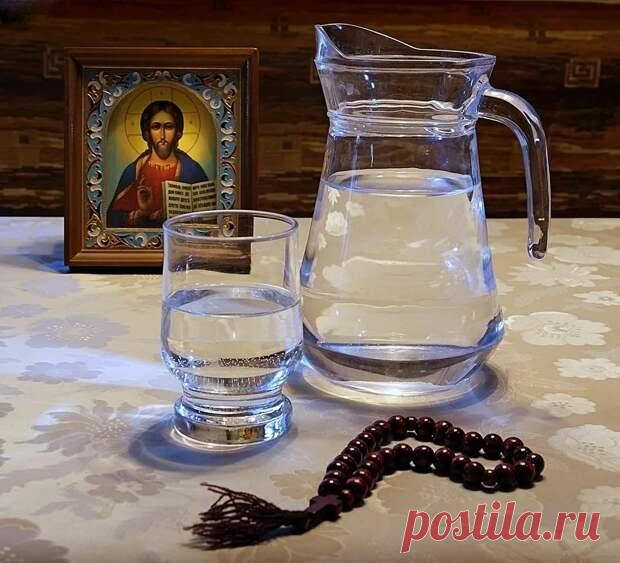 Лечение рака крещенской вод... - блог пользователя Иля Чернова - медиаплатформа МирТесен Лечение рака крещенской водой: :На Крещение (19 января) идут рано утром к озеру или к реке и рубят прорубь. Из проруби берут воду, но не черпаком, а с иконы, т. е. льют на икону воду, а то, что с нее стекает, должно сливаться в кувшин или ведро. Дома на эту водицу наводят заговор и затем ею умывают