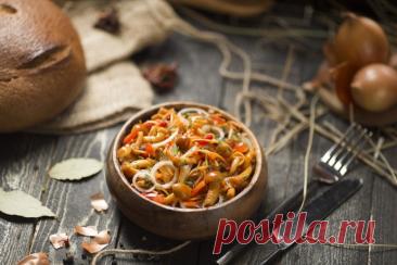 ​Маринованные опята с луком и морковью по-корейски