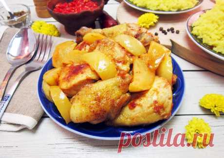 Курица с яблоками Курица с яблоками - легко и быстро приготовить прямо на сковороде. Кисло-сладкие яблоки и аджика прекрасно дополняют нежное куриное мясо, придавая ему интересный пикантный вкус. Для этого блюда потребуются несложные продукты. Но благодаря привлекательному внешнему виду и оригинальному вкусу оно может подойти не только для повседневного, а и для праздничного стола. 

По рецепту здесь используется аджика, она должна быть не слишком острая, а лучше вообще бе...