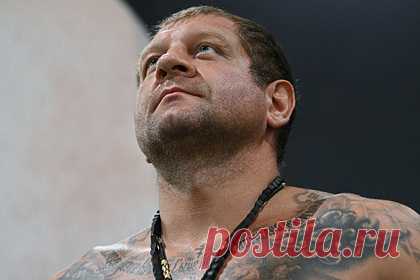 Александр Емельяненко ответил нашедшему страх в его глазах проигравшему блогеру. Российский боец смешанного стиля (MMA) Александр Емельяненко ответил на заявления блогера Артема Тарасова после их поединка. «Он говорит, что видел страх в моих глазах. Так вот я ему отвечу, что я свой страх потерял на владимирской пересылке», — ответил блогеру спортсмен.