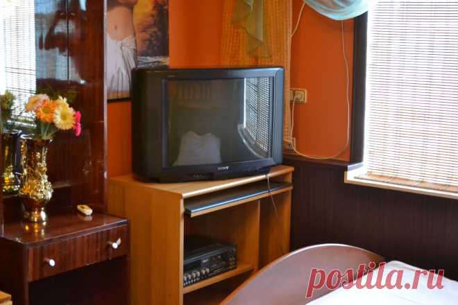 "OLDRUSSIAN" предоставляет размещение эконом класса в комфортабельных комнатах для российский и зарубежных гостей . Иностранным гражданам предоставляется возможность регистрации. Все необходимые документы для отчетности предоставляются.
