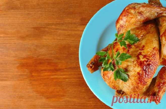 Она положила несколько шариков фольги и курицу в кастрюлю… Получилось вкуснейшее блюдо! | Четыре вкуса