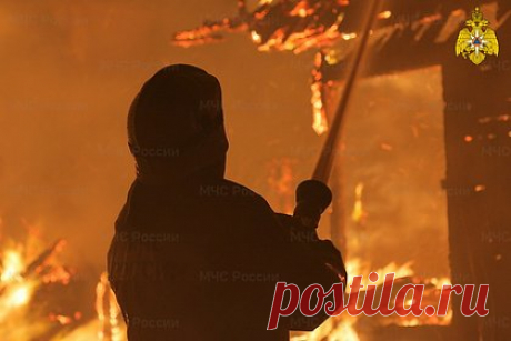 Четыре человека пострадали при взрыве газа в российском жилом доме. В результате взрыва газового баллона в Смоленской области пострадали четыре человека: двое мужчин и две женщины. Инцидент произошел поздним вечером 9 ноября в городе Сафоново на улице Кирпичный Городок. В доме взорвался газовый баллон, который стоял рядом с нагревательным прибором.