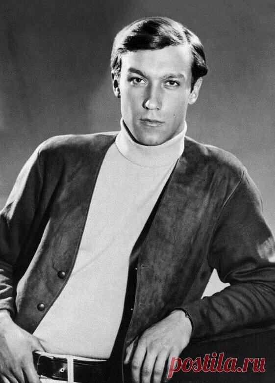 Воланда мог сыграть серьезно только один актер - Олег Янковский. | ФильмоГраф + | Яндекс Дзен