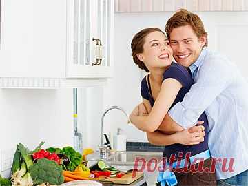Секс начинается с кухни
Не секрет, что некоторые продукты являются сильными афродизиаками. Но что, кроме всем известных морепродуктов и ананасов в шампанском, способно обогатить вашу сексуальную жизнь?