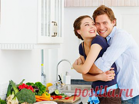 Секс начинается с кухни
Не секрет, что некоторые продукты являются сильными афродизиаками. Но что, кроме всем известных морепродуктов и ананасов в шампанском, способно обогатить вашу сексуальную жизнь?