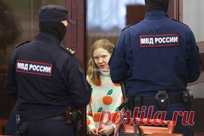 Супруга военкора Татарского оценила приговор террористке Треповой. Валерия Фомина, супруга военного корреспондента Владлена Татарского (настоящее имя — Максим Фомин), оценила приговор, вынесенный террористке Дарье Треповой (внесена в перечень террористов и экстремистов Росфинмониторинга). «Судебная система сработала на отлично. Этим я довольна! Спасибо!» — говорится в ее сообщении.