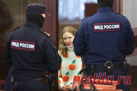 Супруга военкора Татарского оценила приговор террористке Треповой. Валерия Фомина, супруга военного корреспондента Владлена Татарского (настоящее имя — Максим Фомин), оценила приговор, вынесенный террористке Дарье Треповой (внесена в перечень террористов и экстремистов Росфинмониторинга). «Судебная система сработала на отлично. Этим я довольна! Спасибо!» — говорится в ее сообщении.