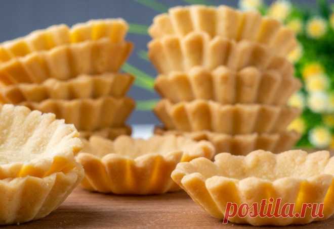 Легкий рецепт для корзиночек (тарталеток) на праздничный стол! Песочное тесто для тарталеток.
Сегодня приготовим песочные корзиночки, или, как их ещё называют, тарталетки. Это простая основа для приготовления огромного количества разнообразных закусок на праздничный стол.  

Ингредиенты:
- мука - 200 г
- сливочное масло - 125 г
- желтки куриных яиц - 2 шт.
- сахарная пудра - 1 ст. л.
- соль  - 0,5 ч. л.

Приготовление:
1. Сначала замесим тесто. В миску кладём 125 граммов с...