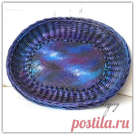 Привет, трудяжки!
Готовимся активно к праздникам!
Предлагаю вам вот такой вариант подарка - космический поднос с деревянным дном из газетных трубочек!
Видео МК здесь: https://youtu.be/CfK9TQBoUrY
Там все подробности
#ladaligay #избумажнойлозы #плетениеизгазет