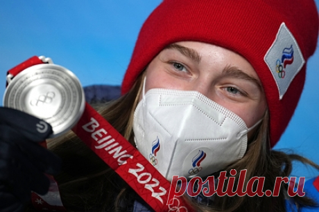 Призерка Олимпиады в Пекине получила две квартиры в Сочи. Член сборной России по прыжкам с трамплина и серебряная призерка Игр в Пекине Ирма Махиня получила две квартиры в Сочи. Мэр курортного города Алексей Копайгородский подчеркнул, что 19-летняя Махиня — воспитанница местной спортивной школы. Ей вручили два сертификата на квартиры.