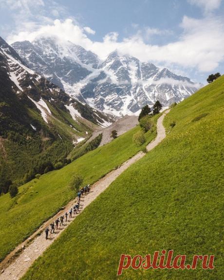 Акклиматизационный выход на гору Чегет – часть восхождения на Эльбрус с юга. Автор фото – Андрей Белавин: nat-geo.ru/community/user/180677