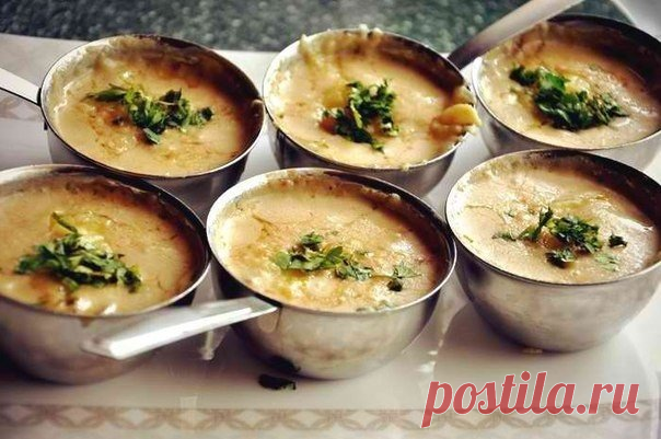 Нежный жульен из шампиньонов с сырной корочкой — пальчики оближешь