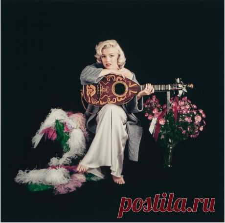 Milton Greene (American, 1922-1985)

Marilyn Monroe with Lute, taken during the Balalaika Sitting, 1953