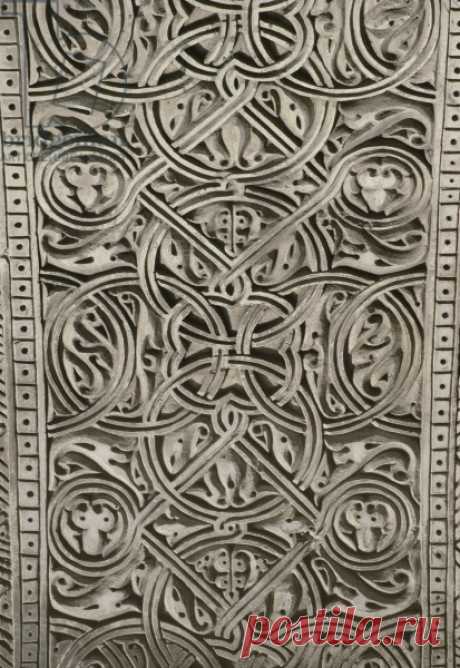 Ibn Tulun Mosque, decorative pattern, from the intrados of the courtyard arches, built 876-79 AD (stucco)