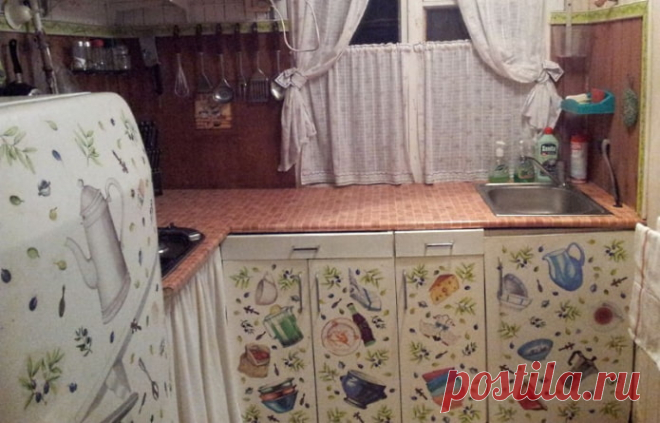 Как использовать декупаж в интерьере? Покажем красивые примеры использования декупажа в интерьере и расскажем, как лучше это сделать. Декупаж на мебели – это простой и невероятно интересный способ разнообразить интерьер дома при помощи простых материалов. Как правило, мебель декорируется при помощи салфеток или декупажной карты, а также специальных акриловых красок. Но декупаж может стать полноценным элементом декора и на других предметах интерьера. К примеру, с его помощью можно украсить зерк…