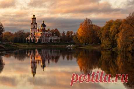 Staraya Russa Старая Русса — город в Новгородской области России. Город расположен в месте впадения реки Порусья в реку Полисть.  Впервые в летописи Старая Русса упоминается под 1167 годом, хотя считается, что сам город при слиянии рек Полисть и Порусья появился намного раньше.  В настоящее время известные археологические источники позволяют датировать время возникновения Старой Руссы концом X — началом XI века. 18-20 сентября 2015 года город официально отпраздновал свое тысячелетие.