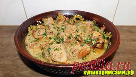 Гульчехра - аппетитное блюдо узбекской кухни. Рецепт с фото. Аппетитное блюдо узбекской кухни с мелодичным названием гульчехра – это кусочки сочной курицы, тушеные в сметане и молоке, с добавлением лука, чеснока, зелени и специй.