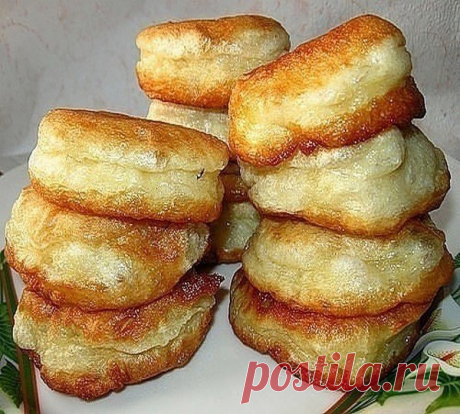 РУССКИЕ ОЛАДЬИ.

САМЫЕ ВКУСНЫЕ И ЛЕГКИЕ В ПРИГОТОВЛЕНИИ
Ингредиенты:
1/2 кг муки, 
2 стакана молока, 
25 г дрожжей, 
2 яйца, 
1—2 ст. ложки сахара, 
3—4 ст. ложки сливочного масла, 
1/2 ч. ложки соли; 
растительное масло для жаренья.

Приготовление
Развести дрожжи в небольшом количестве теплой воды, влить молоко, всыпать муку и вымесить. 
Поставить в теплое место для брожения. 
Затем положить яйца, соль, сахар и масло и дать тесту вторично подняться (тесто для оладий по ко...