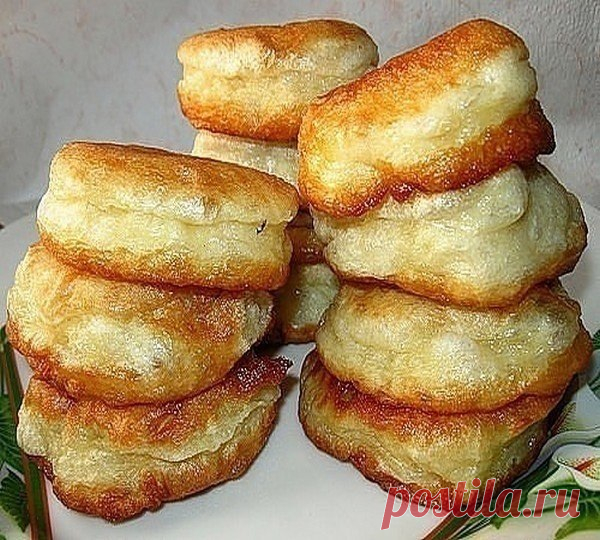 РУССКИЕ ОЛАДЬИ.

САМЫЕ ВКУСНЫЕ И ЛЕГКИЕ В ПРИГОТОВЛЕНИИ
Ингредиенты:
1/2 кг муки, 
2 стакана молока, 
25 г дрожжей, 
2 яйца, 
1—2 ст. ложки сахара, 
3—4 ст. ложки сливочного масла, 
1/2 ч. ложки соли; 
растительное масло для жаренья.

Приготовление
Развести дрожжи в небольшом количестве теплой воды, влить молоко, всыпать муку и вымесить. 
Поставить в теплое место для брожения. 
Затем положить яйца, соль, сахар и масло и дать тесту вторично подняться (тесто для оладий по ко...