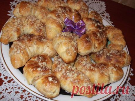 Ананасовые круассаны из готового слоеного теста.