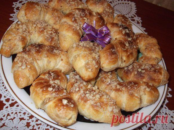 Ананасовые круассаны из готового слоеного теста.