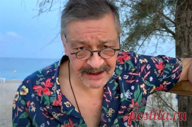 «Уехал? Вот и заглохни!» Народ припомнил Назарову* слова о «лакеях». Беглый актер, коротающий время во французской Ницце, не оставляет надежд прослыть великим поэтом. Его вирши — это всегда обличение России и ее жителей во всех смертных грехах.