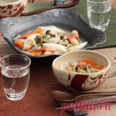 まだ少しお正月気分だけれど・・・なんて方には蟹鍋などいかがでしょう？　日本酒が美味いんですこの鍋。
【おとなの和食器屋 さんすい】通販本店の「黒釉石目リム土鍋」、彫刻の額縁のようにお料理という絵を引き立てます。
．
．
．
#土鍋 #黒い器 #黒い和食器 #和食器 #うつわ #器 #和食器好き #和食器のある暮らし #丁寧な暮らし #暮らし #暮らしを楽しむ #耐熱陶器 #陶器#うちごはん #和食器大好き #料理勉強中 #おうちごはん #ふたりごはん #ウチゴハン #料理写真 #食卓 # #家庭料理 #おうち時間 #焼き物 #陶磁器 #おとなの和食器屋さんすい #食卓 #和食ご飯 #黒い土鍋 #鍋料理