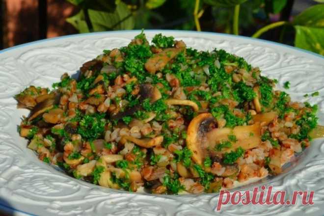 ​Гречневая каша с грибами Каши — это тоже очень вкусно! Сохрани рецепт, чтобы приготовить.Ингредиенты:Гречка — 1 чашкаВода — 2 чашкиШампиньоны — 400 гЛук репчатый — 1 шт.Петрушка — 1 пучокОливковое масло — 2 ст. л.Соль — по вкусуПриготовление:1. Подготовьте...