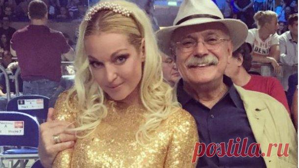 Сандалии и шуба: Волочкову раскритиковали за странный наряд для бокса - Звездные новости - Как только ее начали критиковать подписчики, балерина отключила комментарии под всеми снимками и видеороликами с мероприятия | СЕГОДНЯ