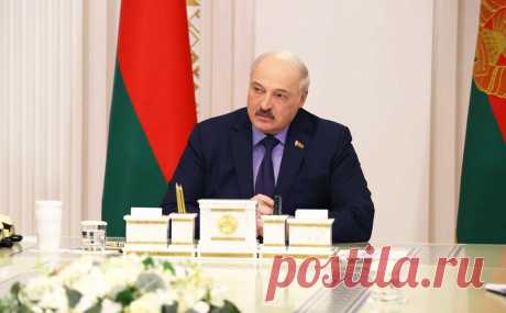 Лукашенко заявил о предложении Украины заключить пакт о ненападении. В Киеве просят, чтобы Белоруссия «ни в коем случае не воевала» с Украиной, в то же время западные страны готовят и вооружают там «боевиков и экстремистов», утверждает Лукашенко
