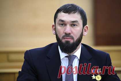 Соратник Кадырова позвал бригадного генерала Ичкерии на «реальную войну». Председатель парламента Чечни и соратник главы республики Рамзана Кадырова Магомед Даудов пригрозил привлечь родственников бывшего эмиссара чеченских сепаратистов, получившего политическое убежище в Великобритании, Ахмеда Закаева к его разоблачению. Он также позвал его на «реальную войну».