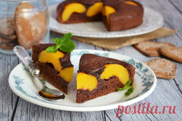 ШОКОЛАДНЫЙ ПИРОГ С ПЕРСИКАМИ. | 1000.menu | Яндекс Дзен