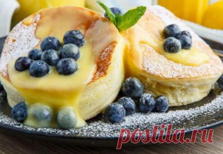 Блины нежнее торта: выдавливаем тесто на сковороду через пакет - Steak Lovers - медиаплатформа МирТесен Небольшие блины, панкейки, получаются на обычной сковороде нежнее торта. Тесто замешаем на яичных желтках и будем выдавливать его порционно на сковороду через пакет. Сначала отделим белки от желтков и желтки зальем 25 миллилитрами молока, просеем в ту же миску 37 граммов муки и добавим столько же