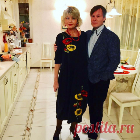 Юлия Меньшова в Instagram: «Муж рядышком. На прошлой фотографии был за кадром, потому что он-то всех и фотографировал. Мы - все вместе! Всей большой семьёй. Всегда. В…» 16.7 тыс. отметок «Нравится», 160 комментариев — Юлия Меньшова (@juliavmenshova) в Instagram: «Муж рядышком. На прошлой фотографии был за кадром, потому что он-то всех и фотографировал. Мы - все…»