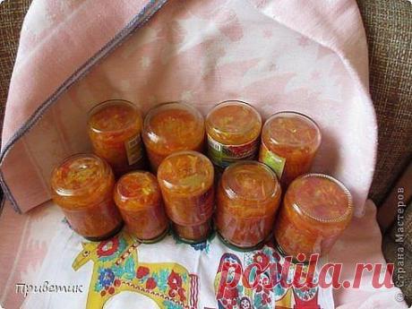 В чем уникальность халавки? Первое, конечно, простота приготовления! Второе, вкууусно! Третье и самое главное, я использую халявку везде! Добавляю в щи и пицу, делаю с ней рыбу под маринадом и мясо, поэтому и помидоры режу дольками- их тогда &quot;видно&quot;. А еще она прекрасно хранится в шкафу. Получается одно блюдо нас весь год кормит.
Продуктов идет минимум и все они простые. 
Смотрите пошаговый рецепт приготовления халявки в группе https://www.odnoklassniki.ru/kulinarnaya
•••