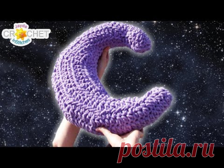 Big Fluffy Crescent Moon Pillow Crochet Pattern & Tutorial