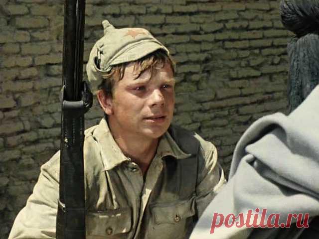 Печальная новость… Умер легендарный Петруха из к\ф «Белое солнце пустыни», актер Николай Годвиков. Образ созданный актером, был настолько популярен и любим нашим народом, что о нем сочиняли десятки анекдотов, скетчей, композиторы писали песни...23 ноября 2017 года в Санкт-Петербурге на 68-м году жизни скончался российский актер Николай Годовиков, известный по роли Петрухи в фильме 