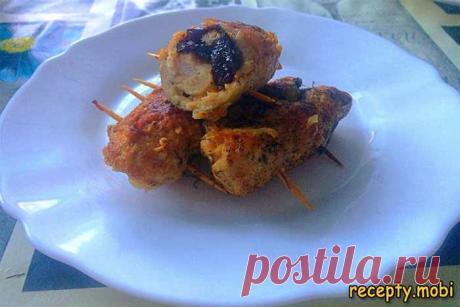 Мясные рулетики из свинины с начинкой
✅ Ингредиенты:
▫️ свинина (отбивная, мякоть) – 800 г;
▫️ моцарелла -150 г;
▫️ чернослив – 100 г;
▫️ масло растительное – 100 мл;
▫️ лук репчатый – 1 шт;
▫️ укроп – по вкусу;
▫️ соль, специи, травы – по вкусу.