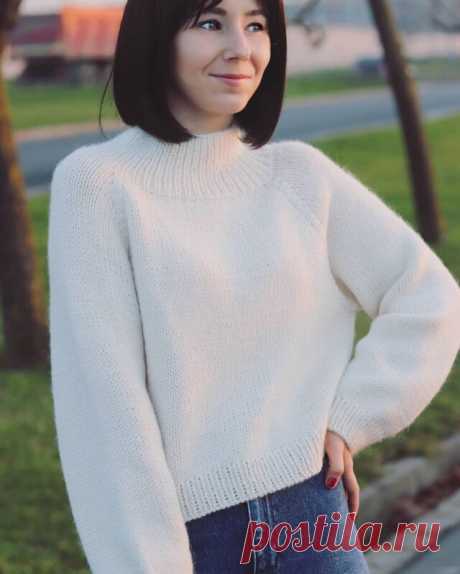 Базовый свитер регланом сверху...